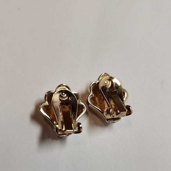 Vintage Christian DIOR Gold Shell Clip On Earrings - Picture 2 of 6